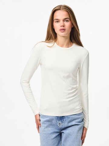 T-shirt 'PCFylla' PIECES en blanc : devant