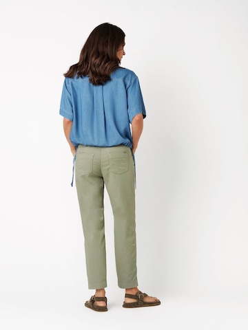 TONI Tapered Pleat-Front Pants 'Sue' in Green