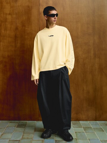 Bershka Bluser & t-shirts 'OUT OF CORE' i gul