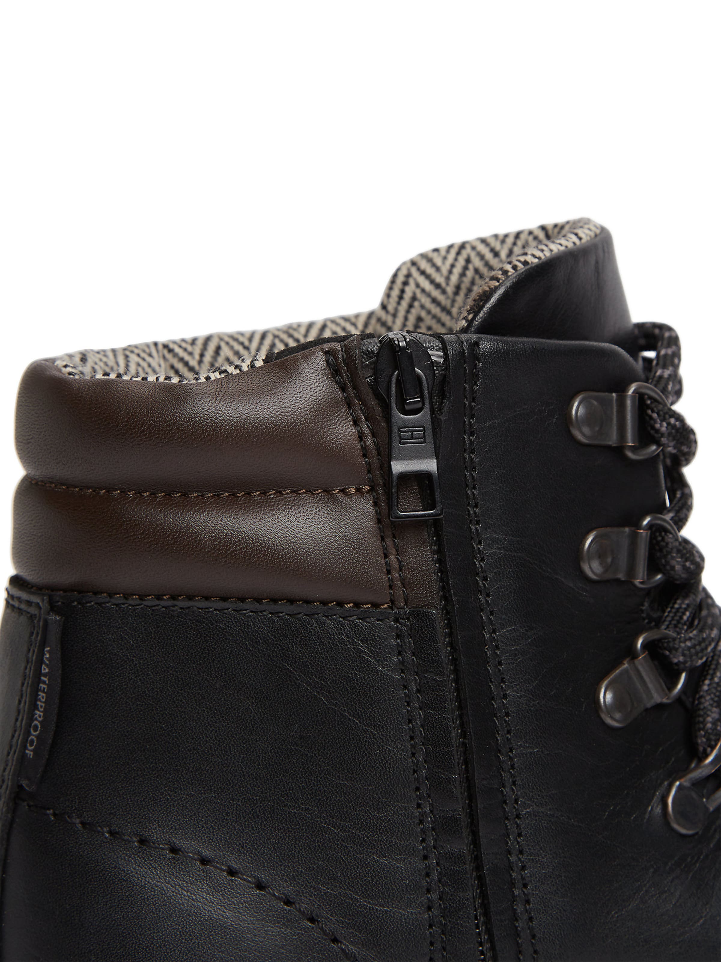 TOMMY HILFIGER Schnürboots in Schwarz