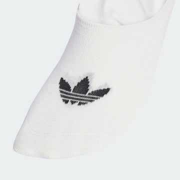 Chaussure basse ADIDAS ORIGINALS en blanc