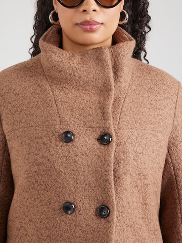 ONLY Carmakoma - Abrigo de invierno 'Carnewsophia' en marrón