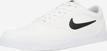 Nike Sportswear Matalavartiset tennarit 'Charge' värissä valkoinen: etupuoli