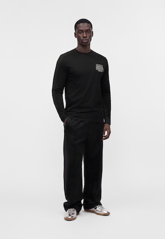 GUESS - Camiseta en negro