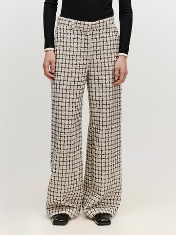 EDITED Regular Hose 'Nalani' in Schwarz: Vorderseite