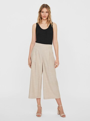 VERO MODA - Pierna ancha Pantalón plisado en beige