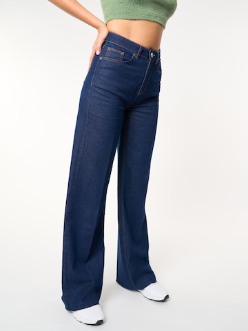ABOUT YOU x Laura Giurcanu Jeans 'Pauline' i blå: framsida