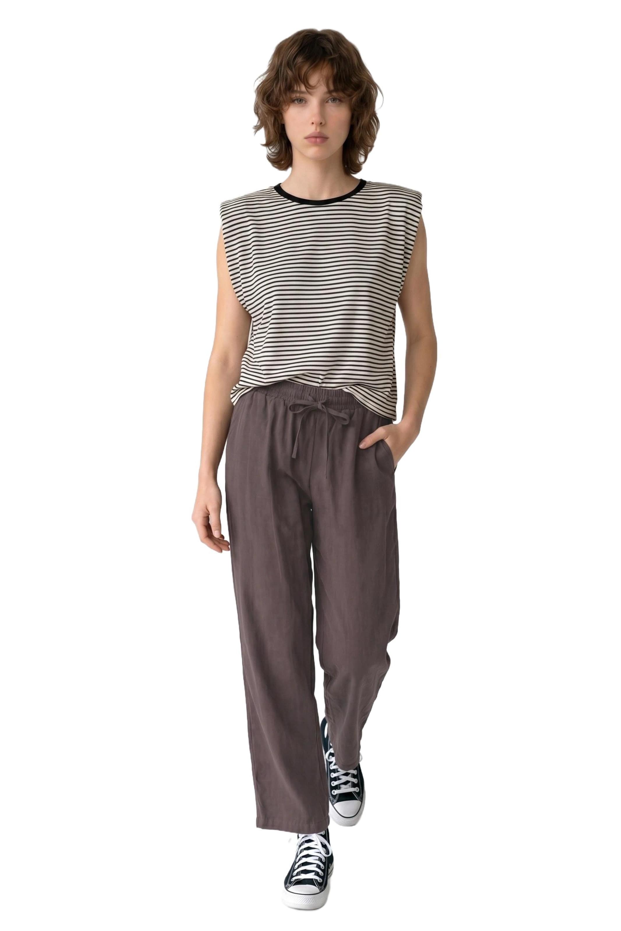 No Matter What Regular Trousers in Brown