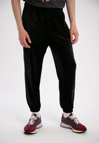 Loosefit Pantaloni di ET Nos in nero: frontale