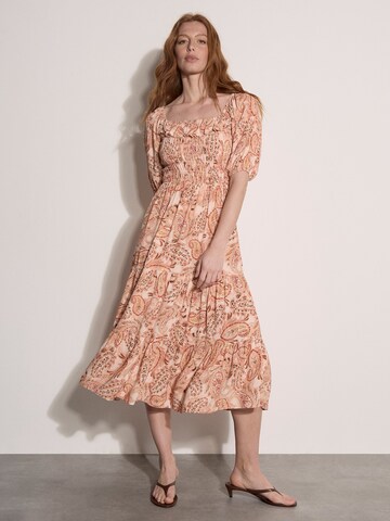 Robe ' ' Apricot en orange : devant