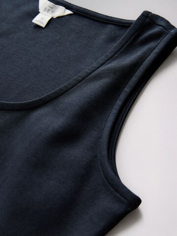 The Set Dress in Blue