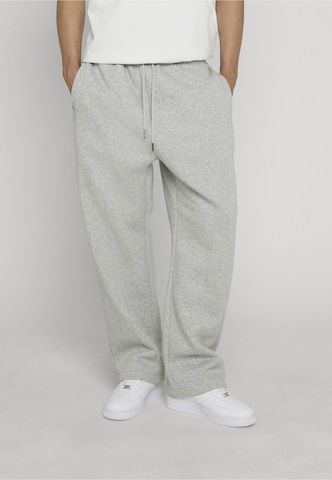 Urban Classics Regular Pants in Grey: front