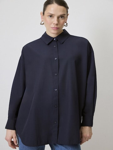 Touche Prive Shirt in Blue: front