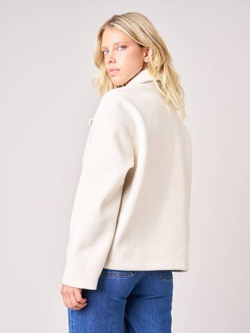 Manteau d’hiver Deeluxe en beige