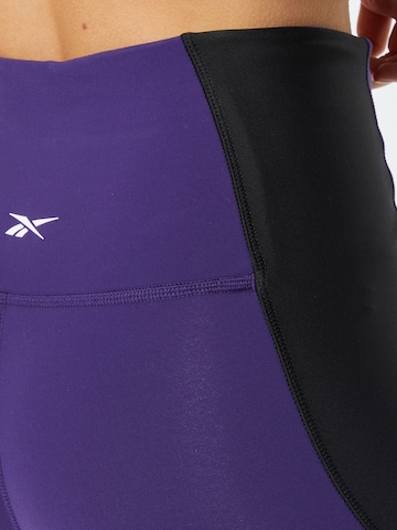 Skinny Pantaloni sportivi di Reebok in lilla