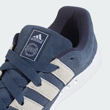 ADIDAS ORIGINALS Låg sneaker 'Adimatic' i blå