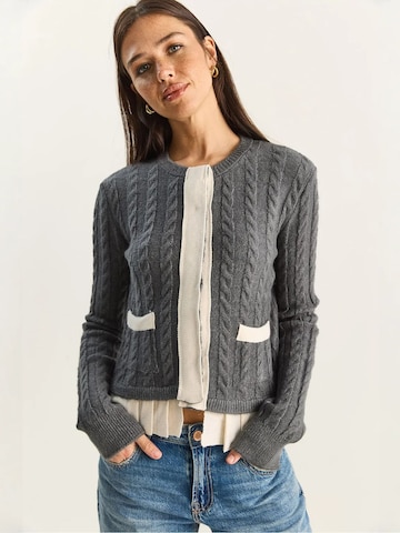 Cardigan Bianco Lucci en gris