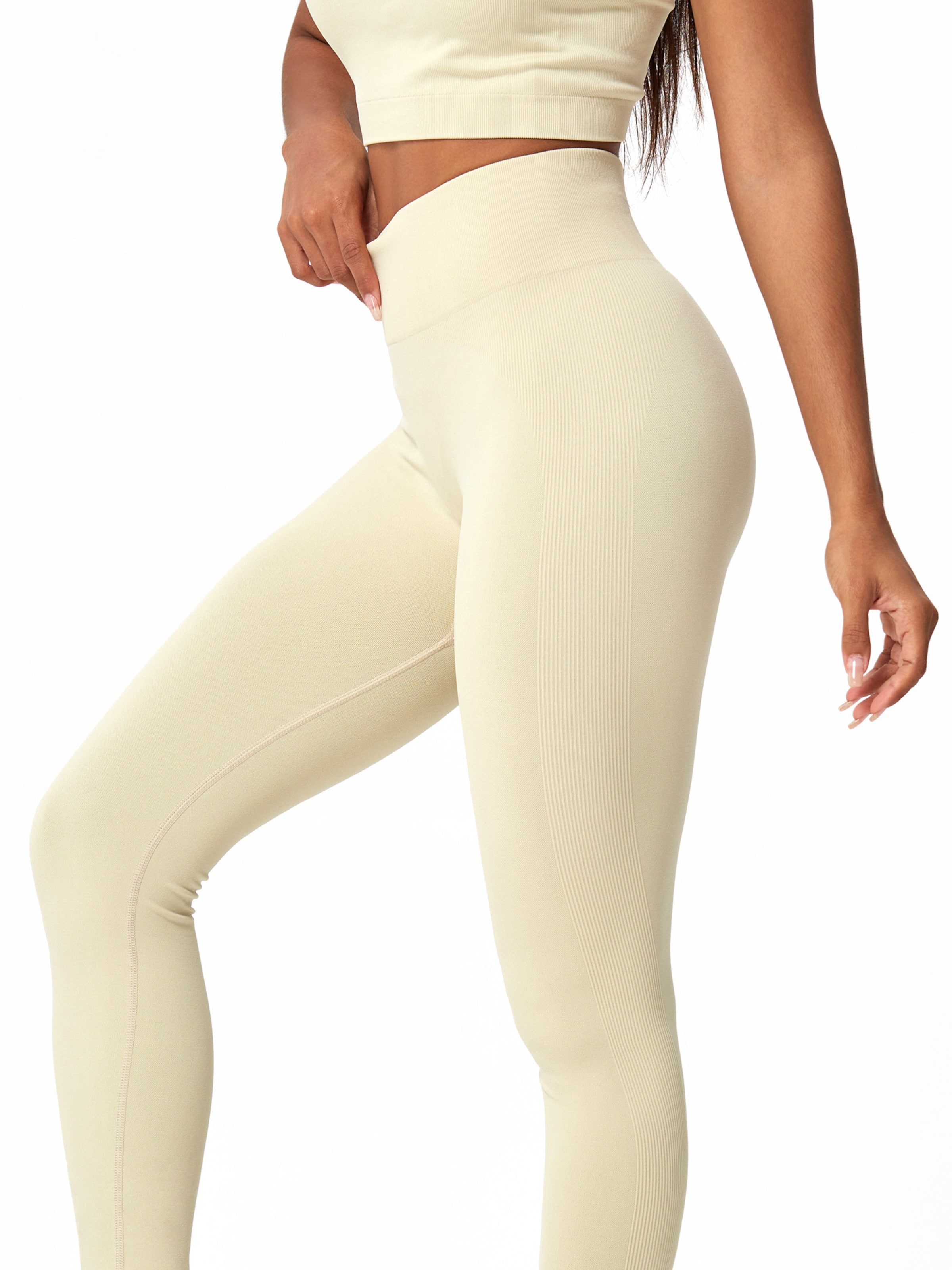 Slimfit Pantaloni sportivi 'Charm' di YEAZ in beige