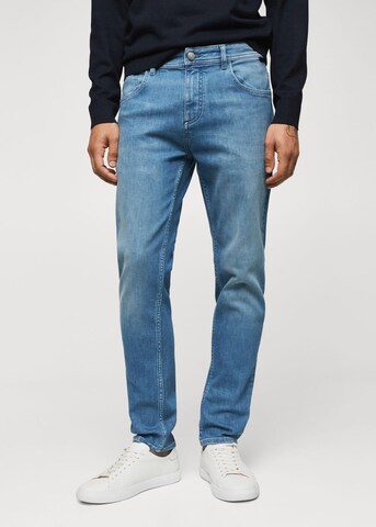 Regular Jeans 'Chris' de la MANGO MAN pe albastru: față