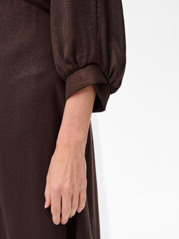 Blue Shadow Kleid‌ in Braun