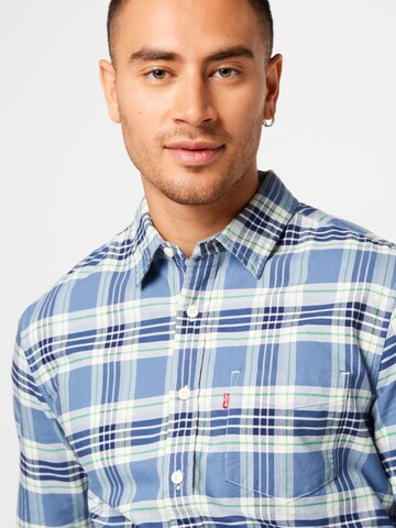 LEVI'S ® Klasický střih Košile 'Classic Fit Pocket Tee' – modrá