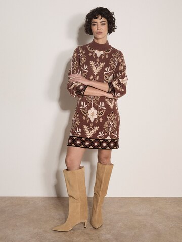 Robes en maille Apricot en marron