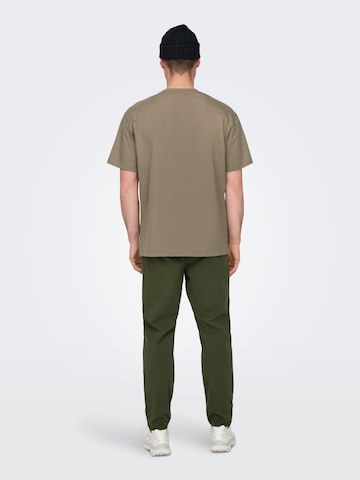 Maglietta '22022532' di Only & Sons in beige