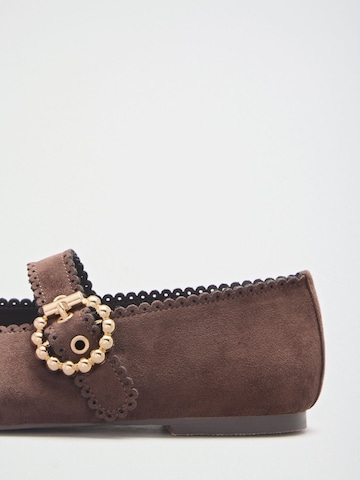 Ballerina con cinturino di Lipsy in marrone