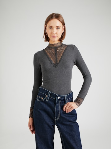 ONLY Μπλουζάκι 'ONLTilde' σε γκρι: μπροστά