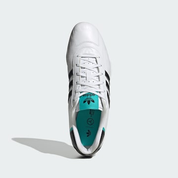 Baskets basses 'Adiracer Mercedes Amg Petrones F1 Team' ADIDAS ORIGINALS en blanc