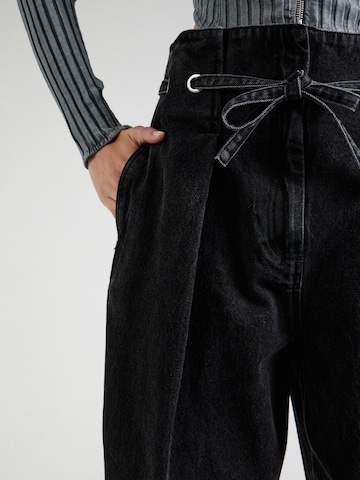 3.1 Phillip Lim Tapered Bandplooi jeans 'ORIGAMI' in Zwart