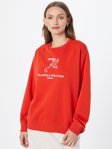 NA-KD Sweatshirt in Red: front
