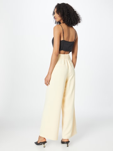 Wide Leg Pantalon à pince 'Nylah' Forever New en jaune