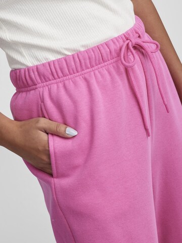 PIECES Tapered Hose 'Chilli' in Pink