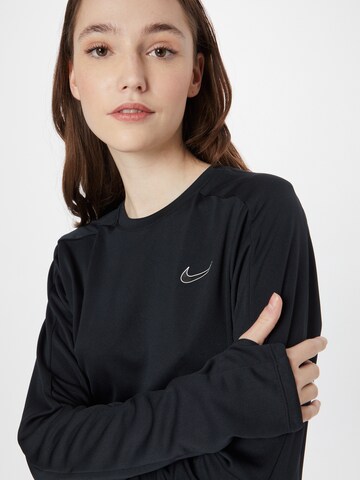 NIKE Functioneel shirt 'Swoosh' in Zwart