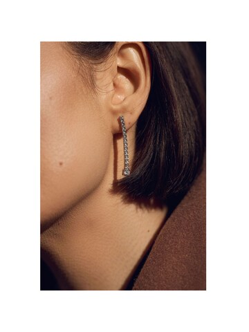 Leis Earrings in White