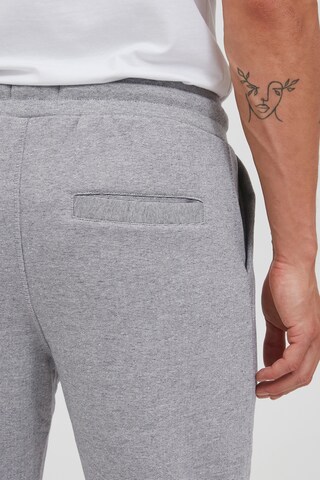 !Solid Regular Pants 'Nafado' in Grey