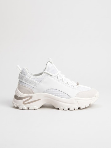 Baskets basses 'Womens Medusa White Shoes' STEVE MADDEN en blanc