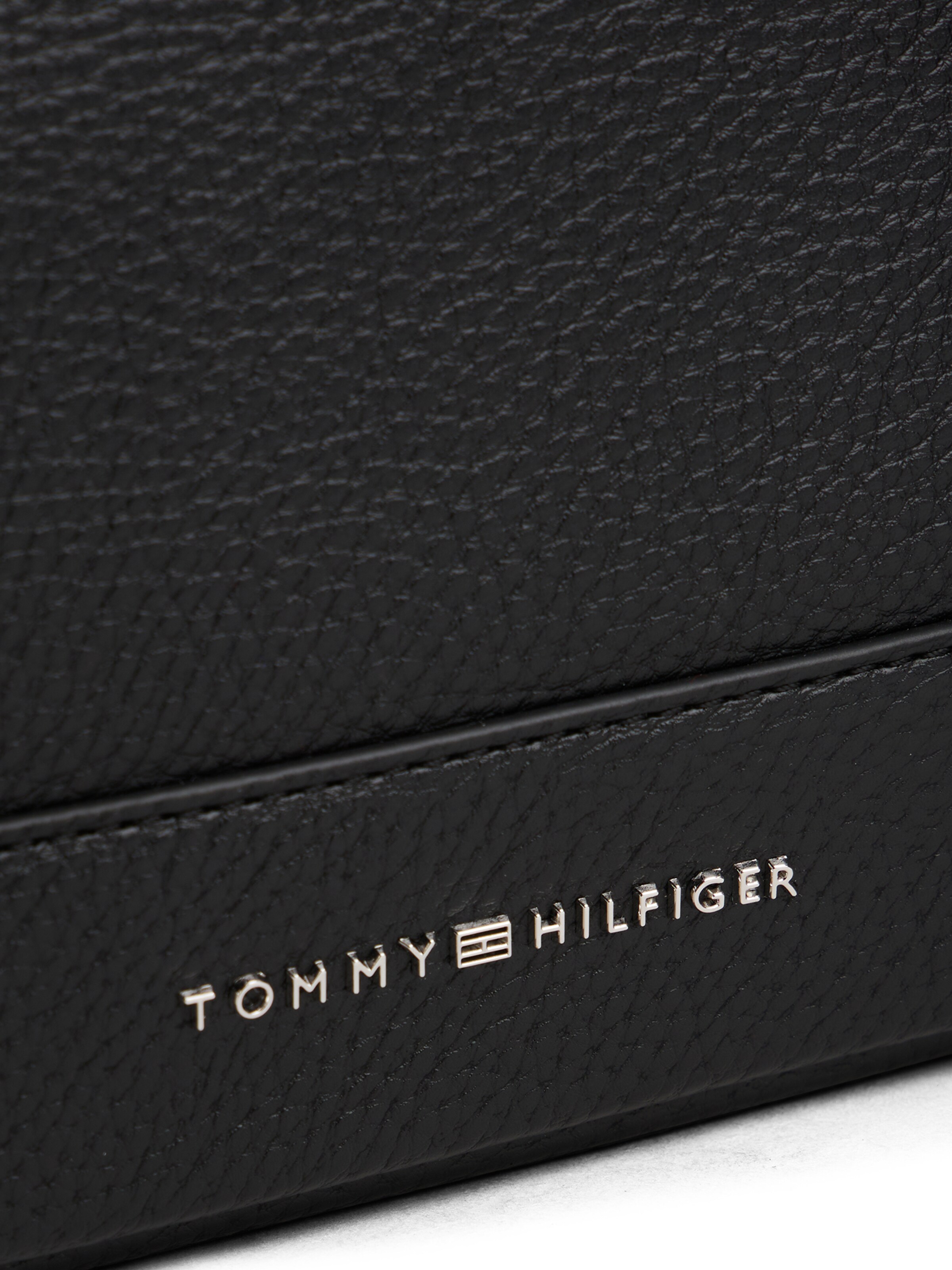 Geantă de umăr de la TOMMY HILFIGER pe negru