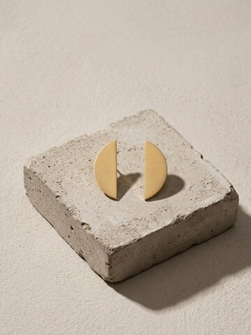 Orecchini 'SAGA Waterproof 18K Gold Plated Post Earring – Brushed Stainless Steel' di DNSK Copenhagen in oro