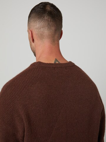 DAN FOX APPAREL Pullover 'Dario' in Braun