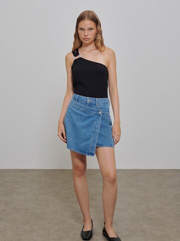 Top 'Mum' di florence by mills exclusive for ABOUT YOU in nero
