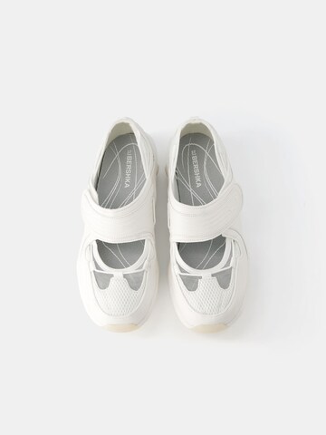 Bershka Slip-on in Wit