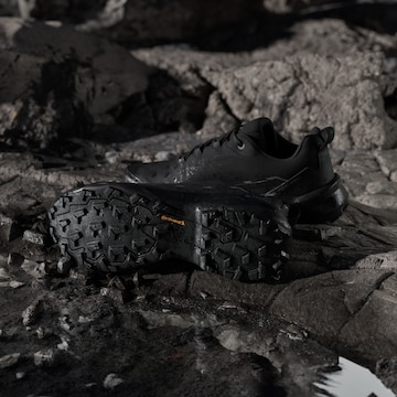 ADIDAS TERREX Χαμηλό παπούτσι 'Skychaser AX5' σε μαύρο