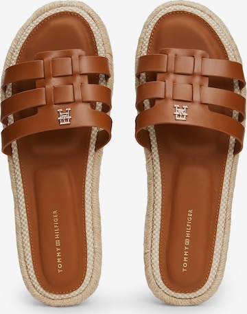 TOMMY HILFIGER - Sapato aberto em castanho