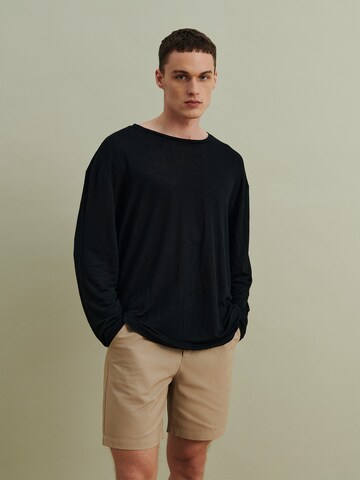 DAN FOX APPAREL Футболка 'Hannes' в Черный: спереди