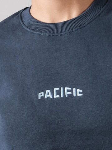FANTASTIC REALITY STUDIOS Sweatshirt 'Pacific'‌‌‌‌‌‌‌ in Blau