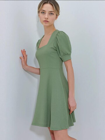 Bigdart Dress in Green