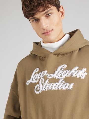 Low Lights Studios Collegepaita 'Shutter' värissä vihreä