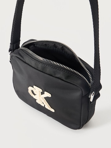 Calvin Klein Jeans - Mala em preto